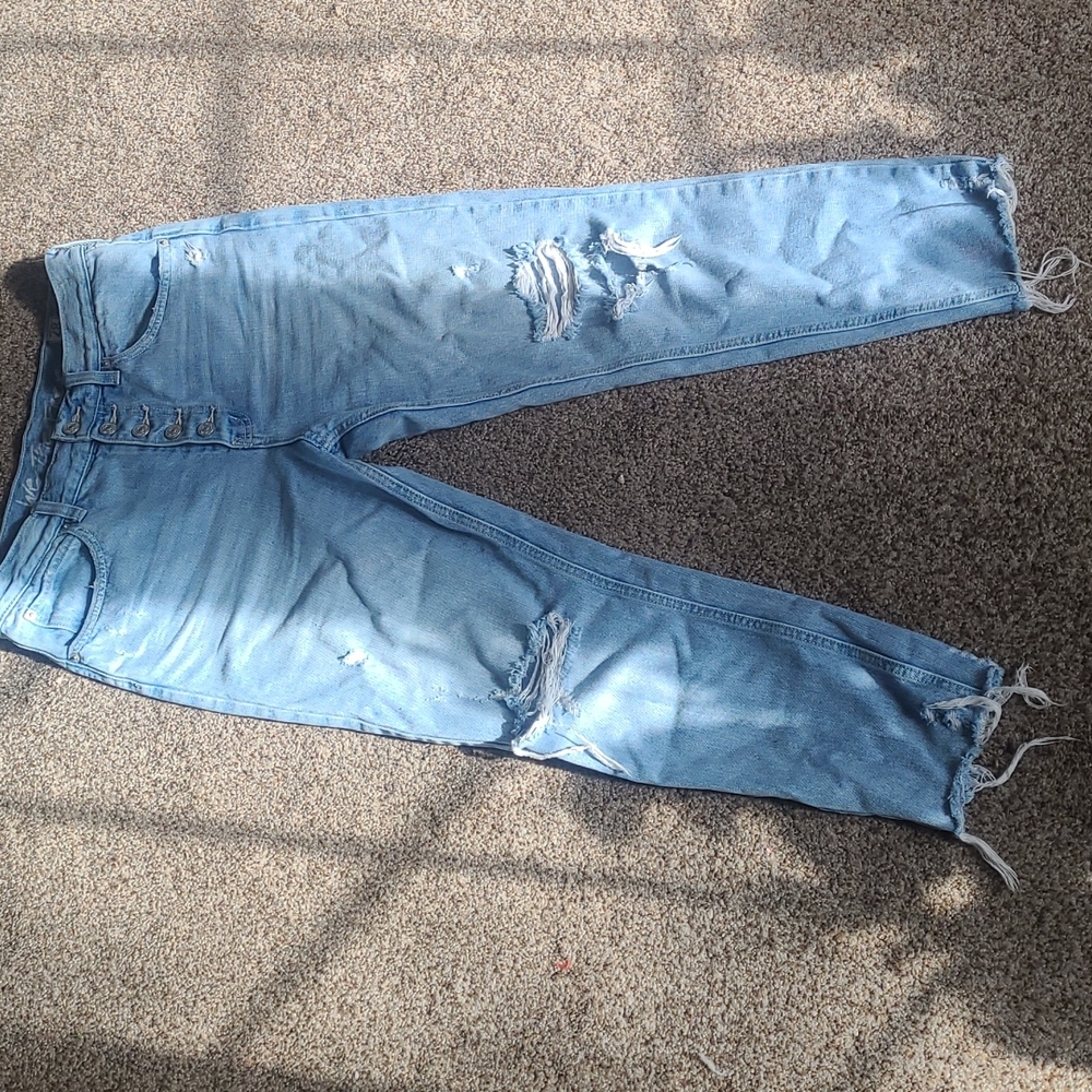 High rise ripped jeans